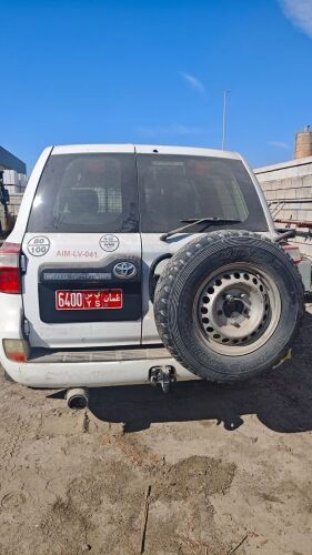 Lot-1: TOYOTA LAND CRUISER (4 WD) - REG NO: YS-6400