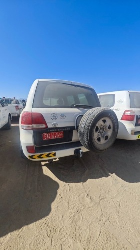 2011 4 WHEEL DRIVE - LANDCRUISER, Reg 574 RK