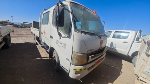 Lot-19: TRUCK DOUBLE CABIN-3 TON (HINO) - 8423 YM - 2013