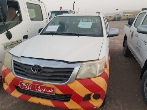 Lot-6: PICK UP 4X4 DOUBLE CABIN-1 TON (TOYOTA) - 7517 YM - 2013