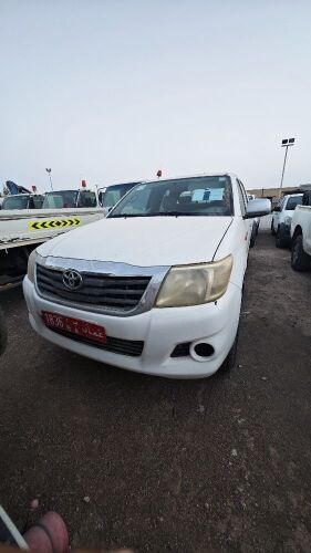 Lot-15: Used 2014 Toyota Pick up 4x4 double cabin 1 ton
