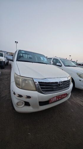 Lot-16: Used 2014 Toyota Pick up 4x4 double cabin 1 ton
