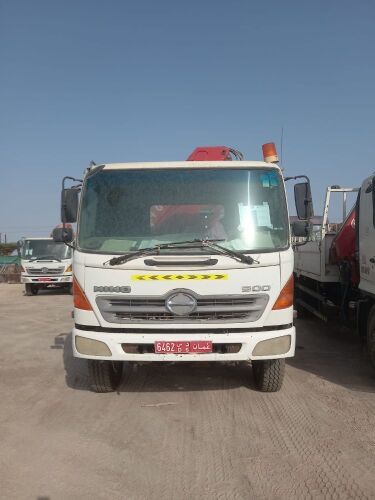 Lot-19: Used 2009 Hino 10 ton truck with crane