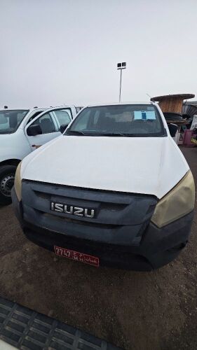 Lot-23: Used 2018 Isuzu Pick up 4x2 double cabin 1 ton