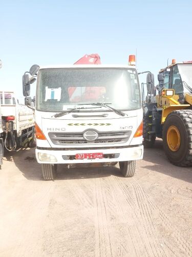 Lot-24: Used 2014 Hino 10 ton truck with crane
